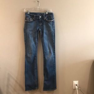 Buckle jeans with stitch pattern on pocket